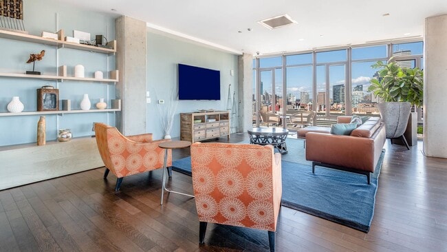 Building Photo - 321 Summer St