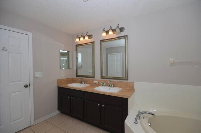 Building Photo - 1625 Emerald Hill Way