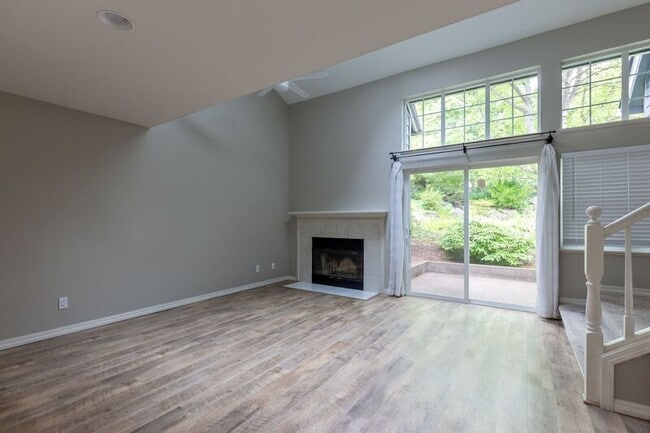 Building Photo - 9729 NW Miller Hill Dr