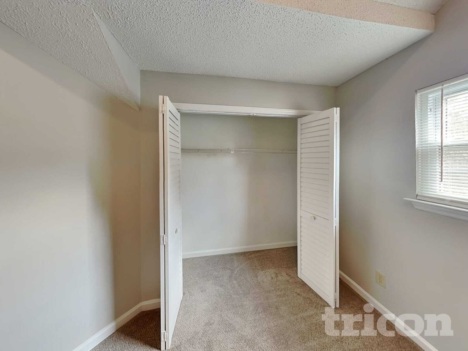 Building Photo - 623 Lockhart Ct NE