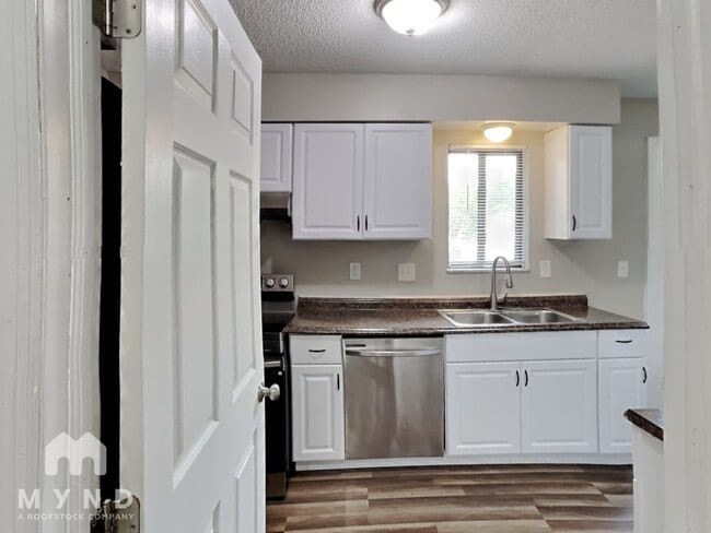 Building Photo - 3035 Falcon Bridge Dr
