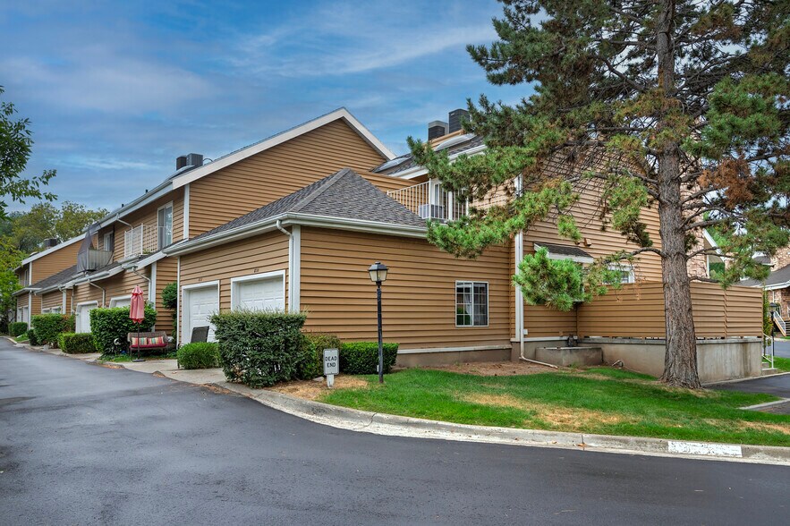 Building Photo - 830 E Pond View Way