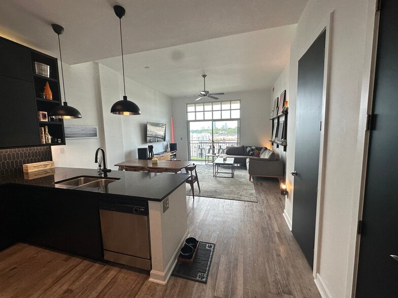 Building Photo - 711 Cosmopolitan Dr NE