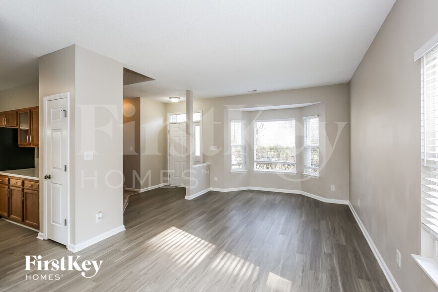 Building Photo - 6020 Carriage Oaks Dr