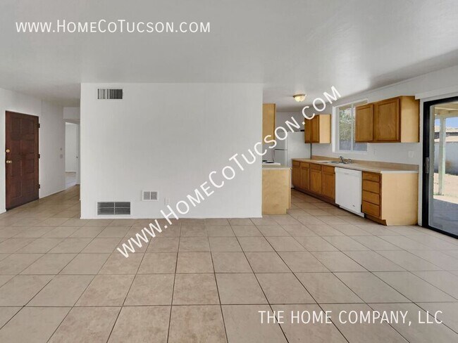 Building Photo - 3966 E Sylvane Dr