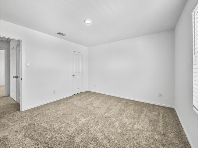 Building Photo - 5818 Starling Dr