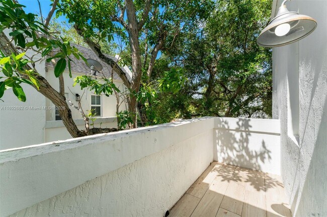 Building Photo - 3125 Paola Dr