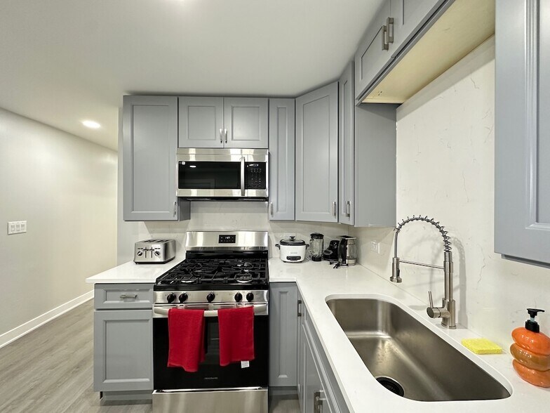 Building Photo - 1937 W Grand Ave