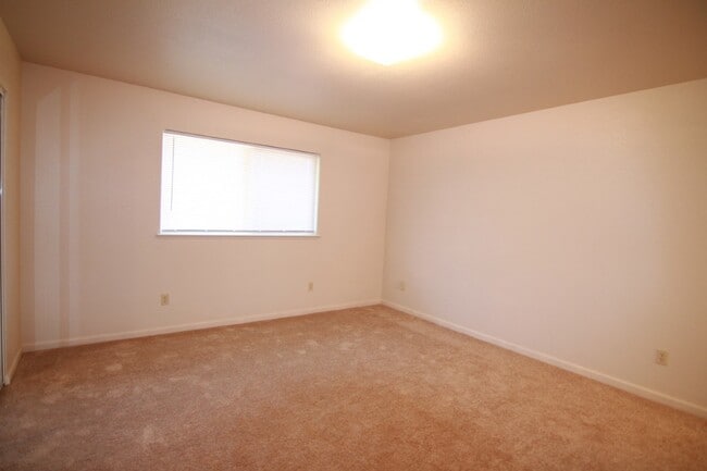 Building Photo - Beautiful Chico Home Near Baroni Park