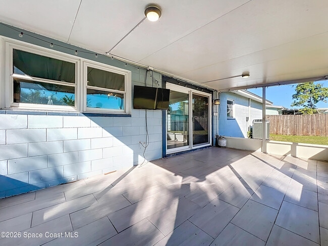 Building Photo - 2140 Emerald Ct