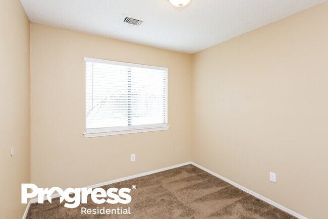 Building Photo - 7817 Clairmont Ave
