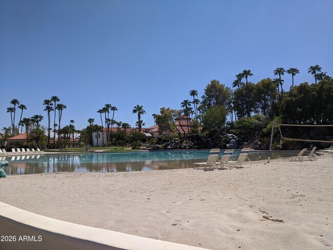 Building Photo - 1321 N Jamaica Way