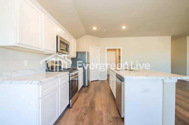 Building Photo - 1100 W Lawton Rd