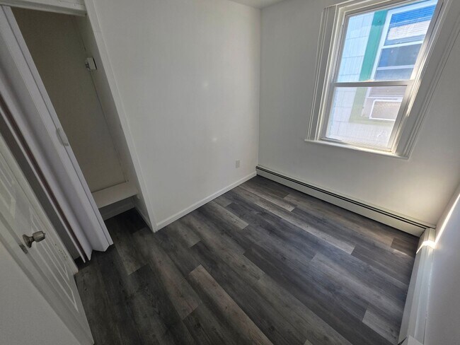 Building Photo - 98 Delafield St