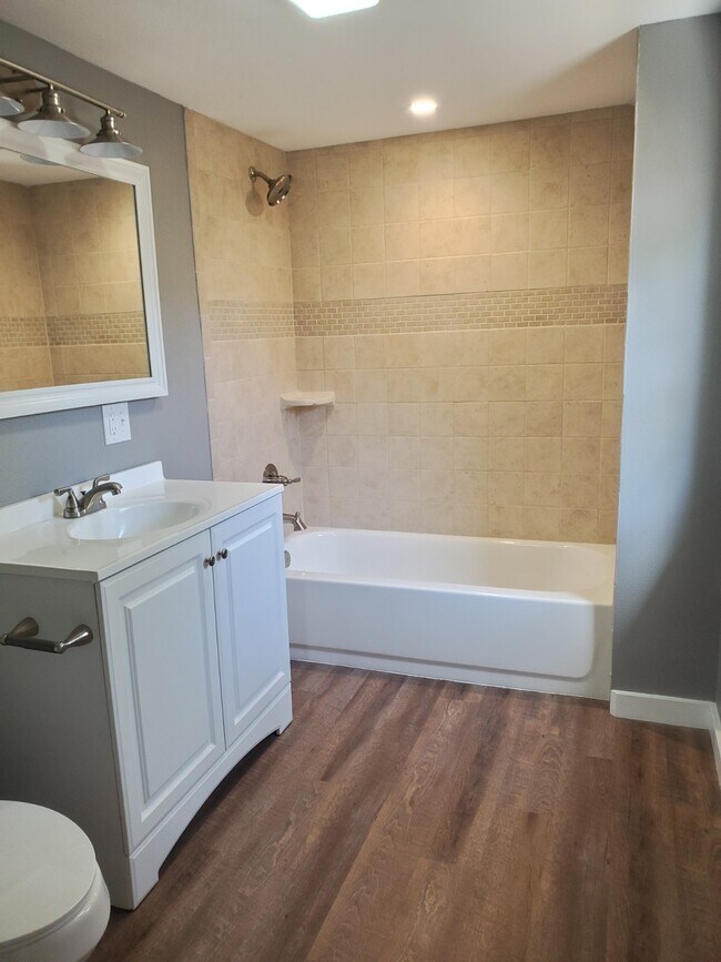 Building Photo - 2824 W Beauregard Ave