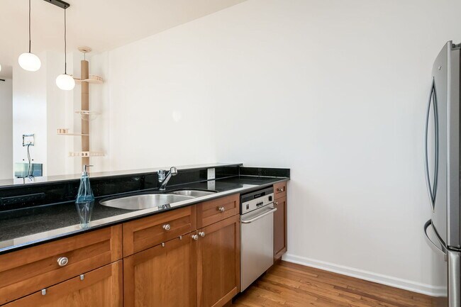 Building Photo - 2089 W Wabansia Ave