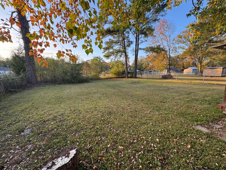 Building Photo - 203 Shelter Ln