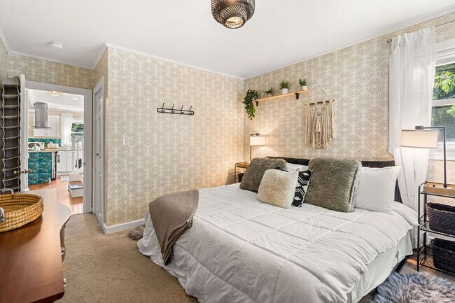 Building Photo - 6 Elwyn Rd