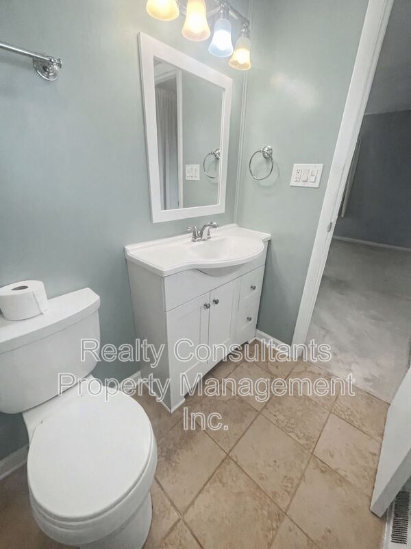 Building Photo - 3222 S Elm-Eugene St