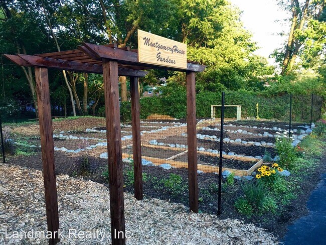 Building Photo - 9 E Deer Park Dr