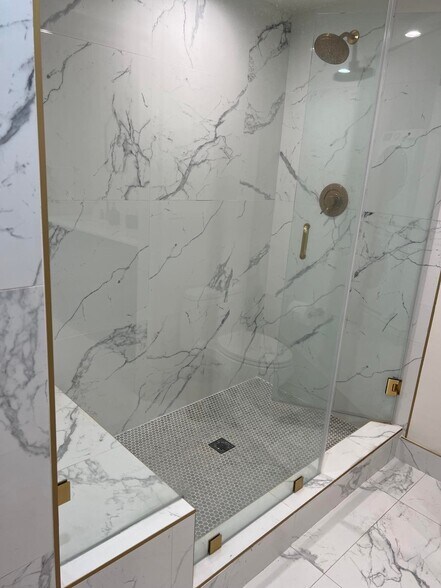 Building Photo - 6752 Hillpark Dr