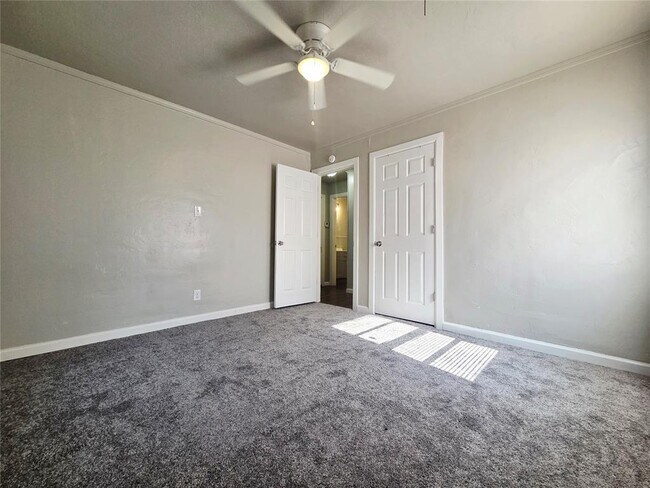 Building Photo - 307 E Kittyhawk Dr