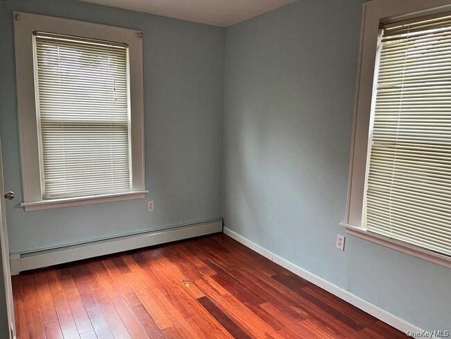 Building Photo - 21 Nassau Rd