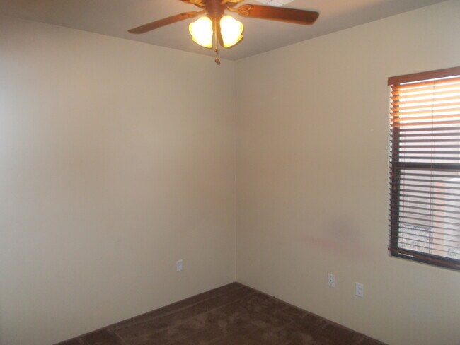 Building Photo - 4 Bedroom Home