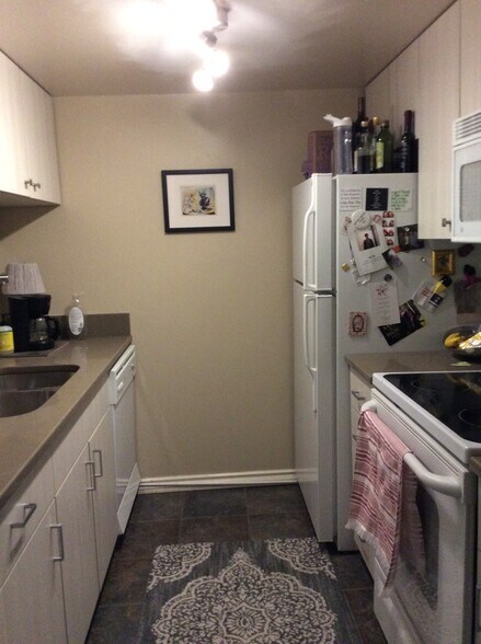 Kitchen - 400 S Lafayette St