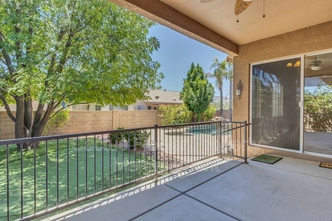 Building Photo - 1811 W Maplewood Pl