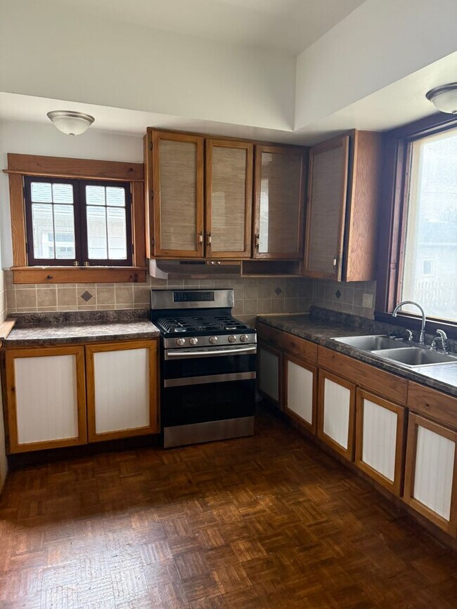 Building Photo - Rush St Townhouse