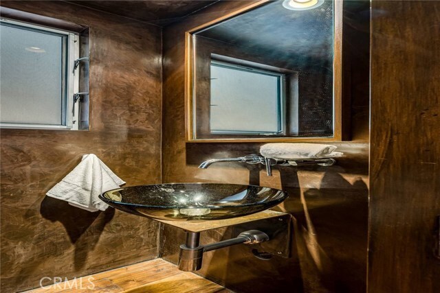 Building Photo - 414 Venice Way