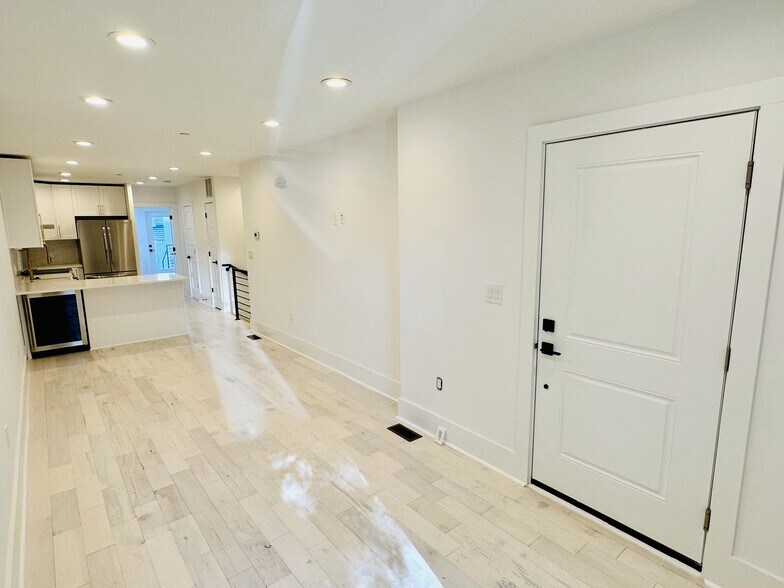 Building Photo - 1314 1/2 5th St NW