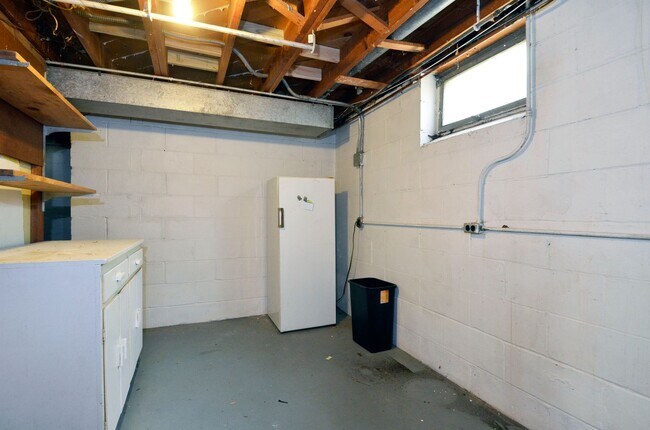 Building Photo - 9125 13th Ave S
