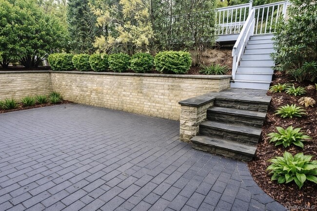 Building Photo - 45-44 Browvale Ln