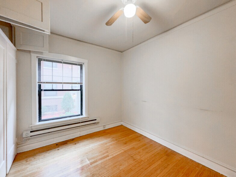 Building Photo - 1238 Oak Ave