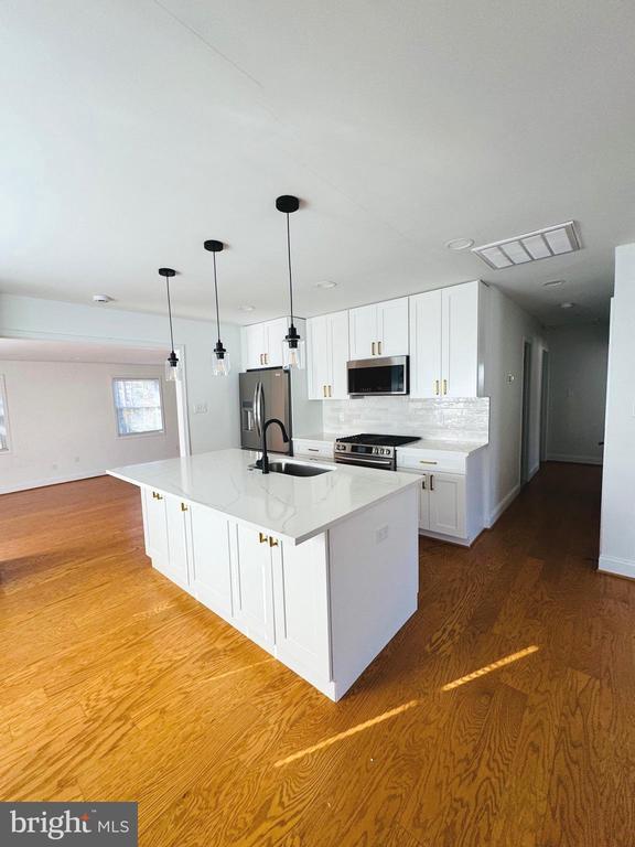 Building Photo - 14332 Belleville Ave