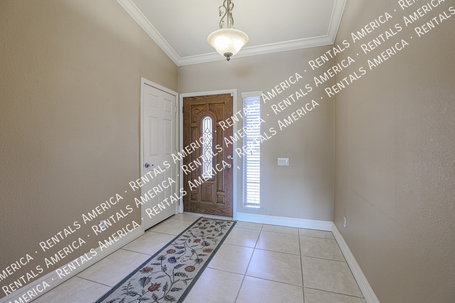 Building Photo - 6325 W Potter Dr