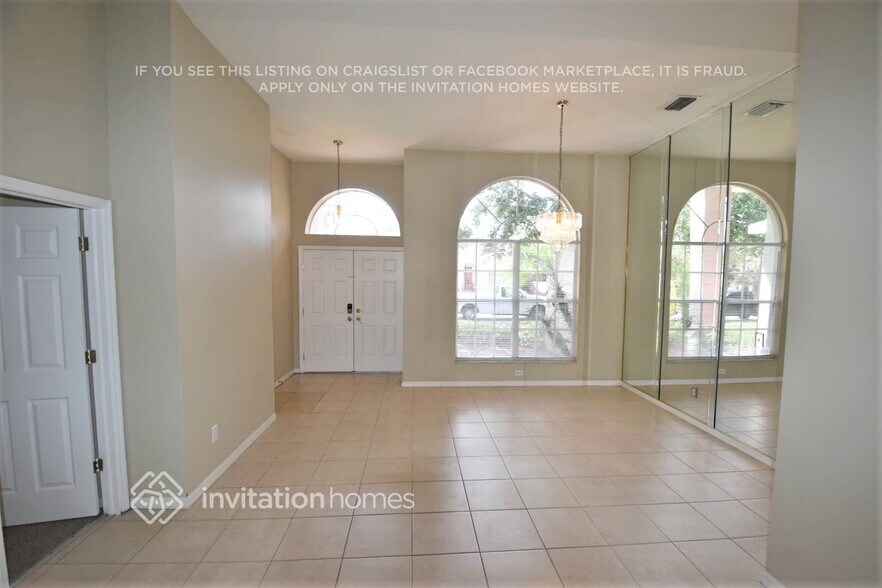Building Photo - 12908 Lake Ventana Dr