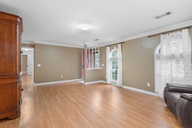 Building Photo - 105 Walnut Ct