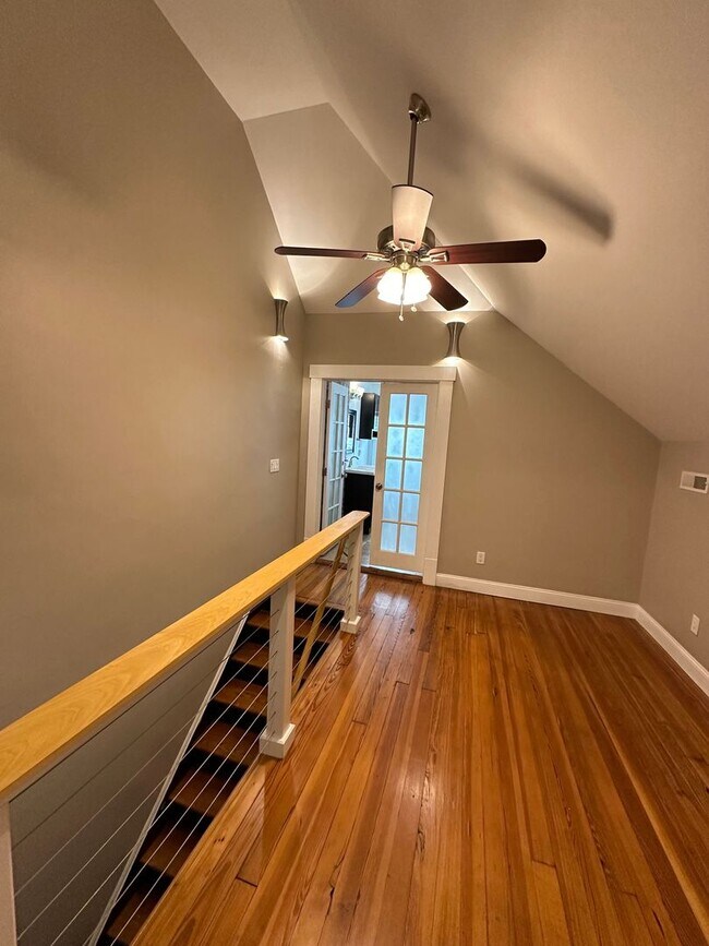 Building Photo - Hunter Ave 1045-1047 GW2