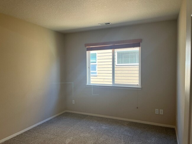 Building Photo - Beautiful 4BD + Den | 2.5BA | Single Family Home | Orenco Gardens Neighborhood