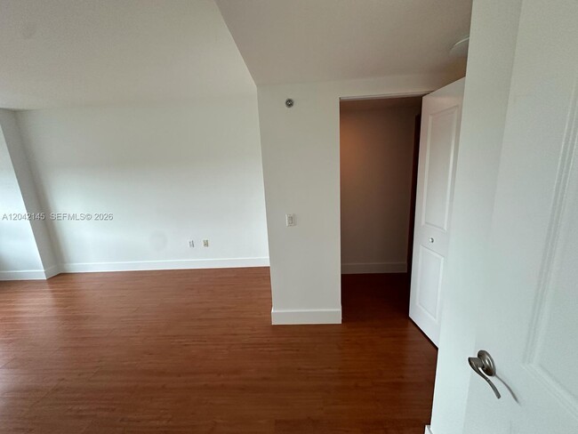 Building Photo - 2641 N Flamingo Rd