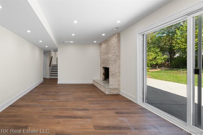 Building Photo - 30728 W 14 Mile Rd
