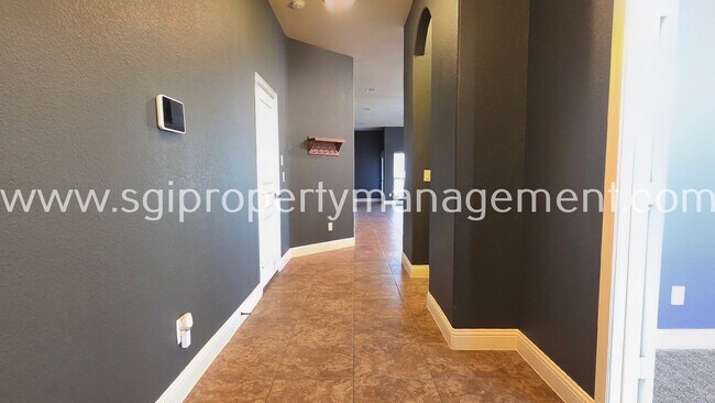 Building Photo - 525 Bamborough Dr