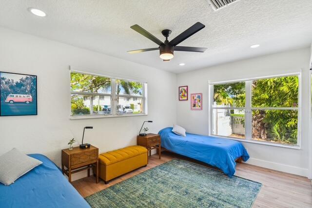 Building Photo - 702 NE 10th Ave