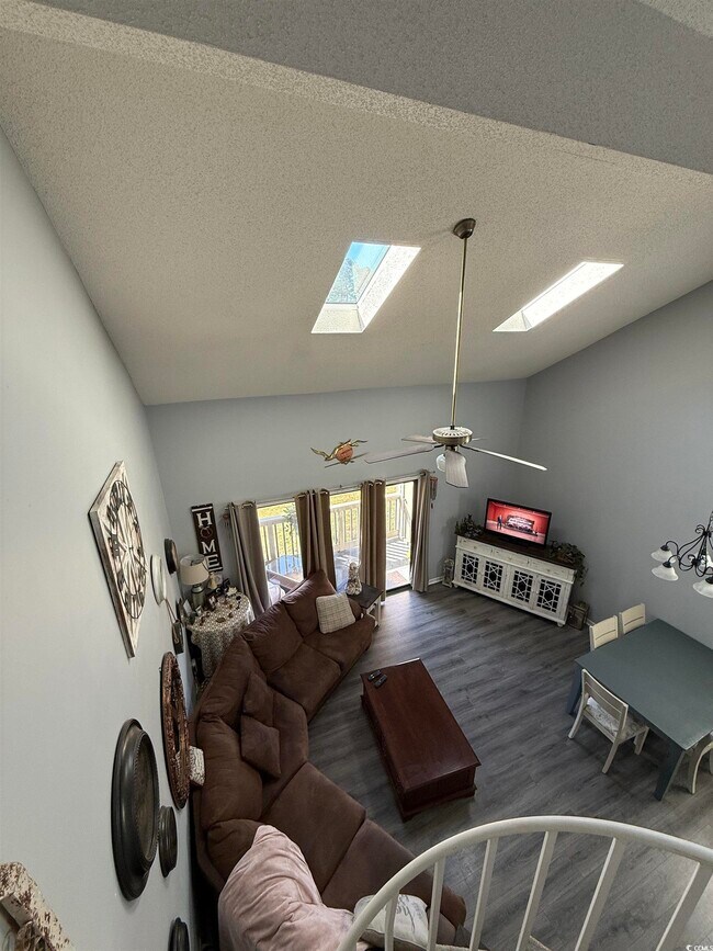 Building Photo - 1065 Plantation Dr W