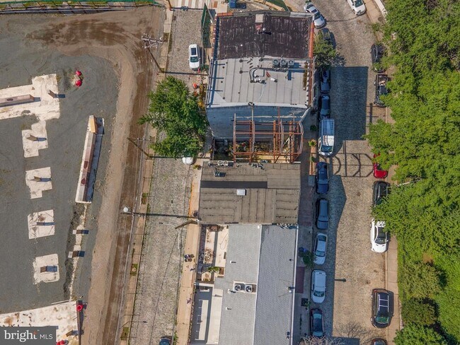 Building Photo - 13-313 N Front St
