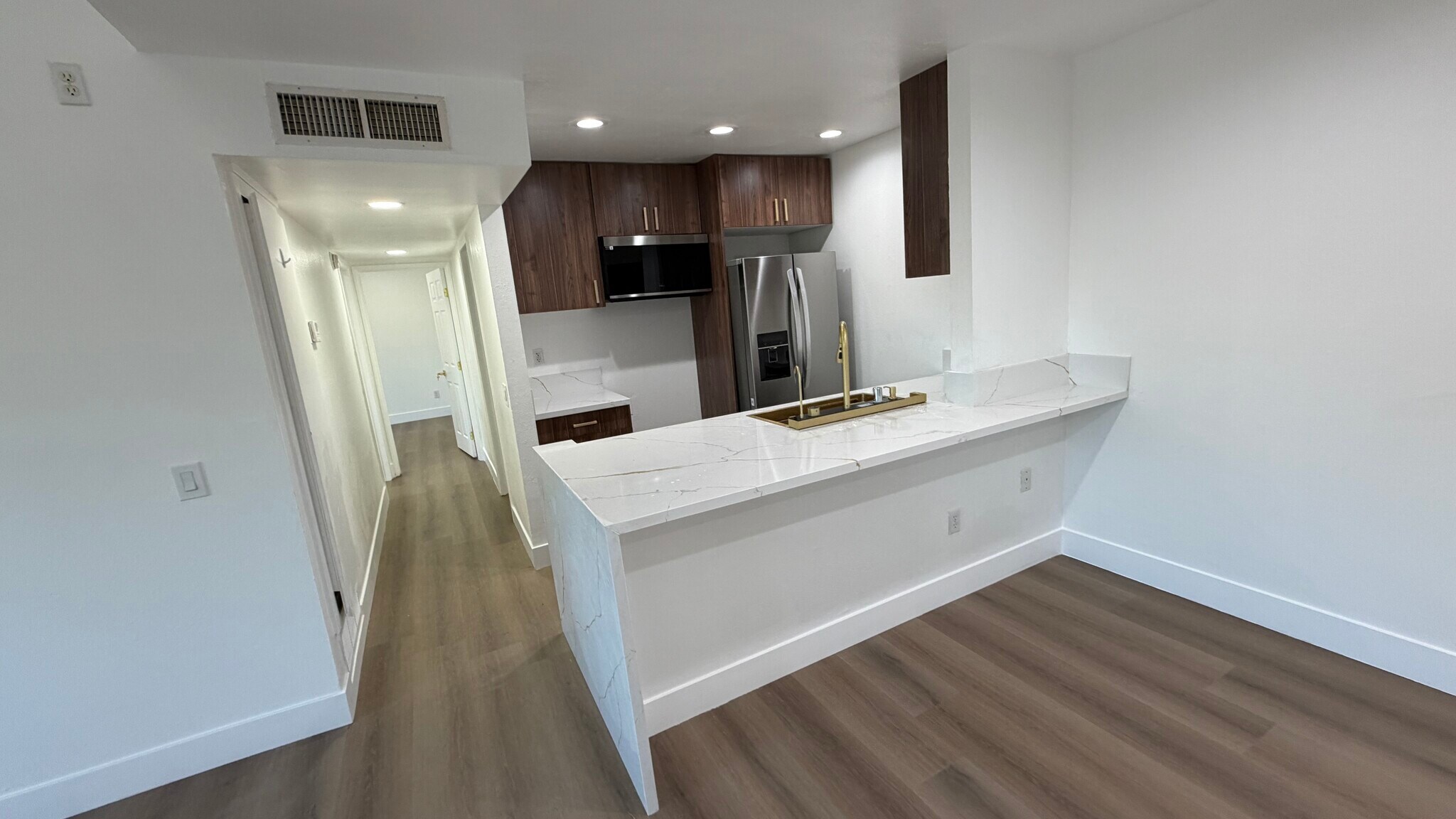 Building Photo - 10331 Lindley Ave