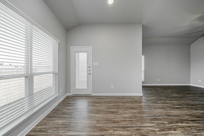 Building Photo - 602 Hollyhock Dr